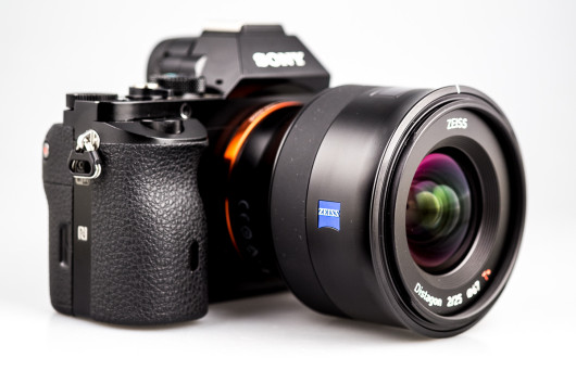Zeiss Batis 25 mm f/2 wraz z Sony A7R