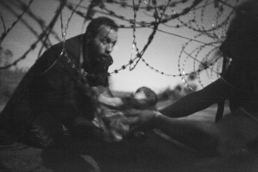 Nagroda Grand Prix World Press Photo 2016, fot. Warren Richardson - Hope for a New Life