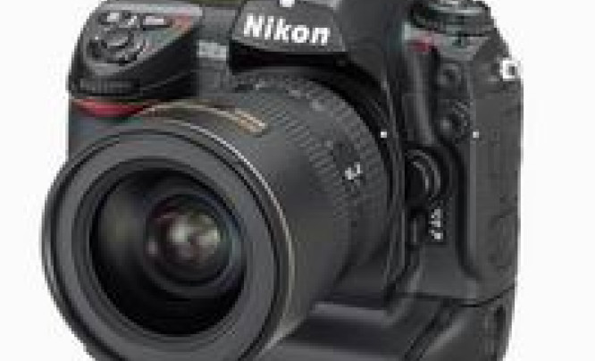  Nikon D2H - lustrzanka dla sportowców