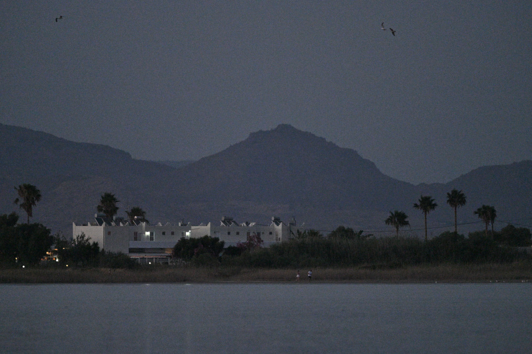 1/640 s, f/6.3, ISO 25600, 600.0 mm