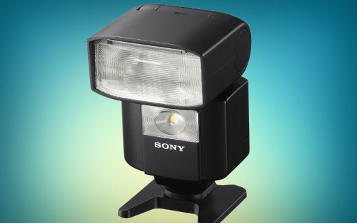 Sony HVL-F45RM - kompaktowa lampa z głowicą obracaną o 360° i diodą LED
