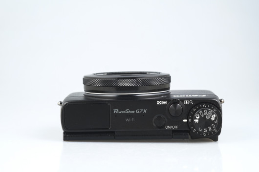 Canon PowerShot G7 X - górna ścianka, brak stopki na akcesoria