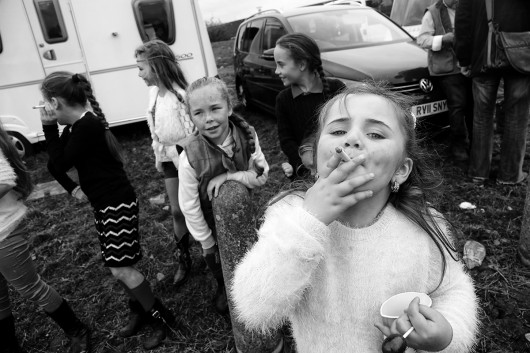 fot. Jamie Johnson,z projektu Growing Up Travelling nagroda Px3 Photographer of the Year / Px3 prix de la Photographie, Paris