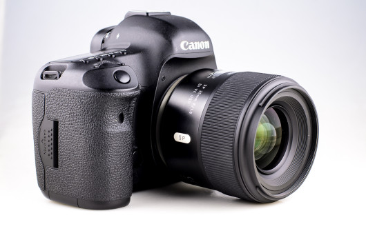 Tamron SP 35 mm f/1.8 Di VC USD z aparatem Canon 5D Mark III