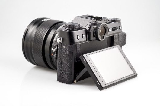 Fujifilm X-T10 - odchylany ekran ułatwiający filmowanie