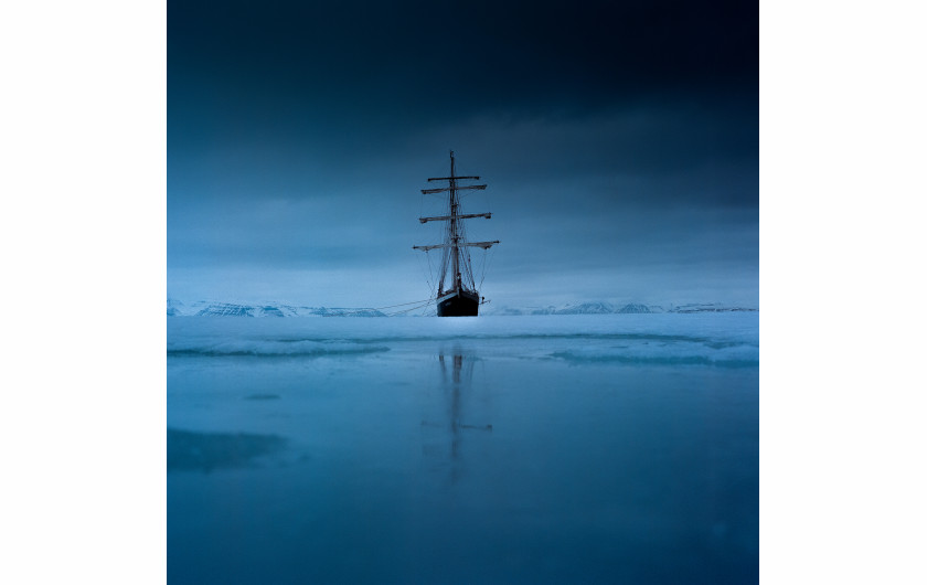 Fot. Blake Burton, z serii Svalbard, 
Analog Photographer Of the Year (sekcja amatorska) / IPA 2024