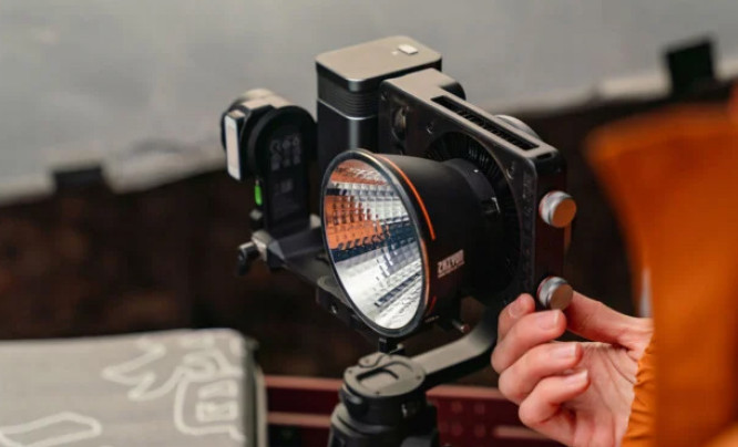  Zhiyun Molus G60 i X100 - superkompaktowe lampy LED o dużej mocy