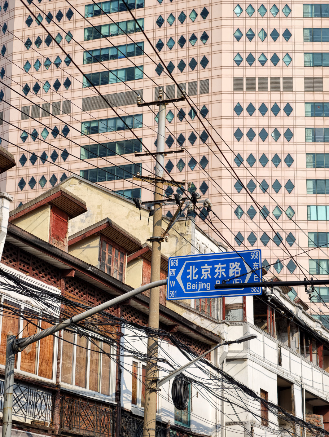 1/182 s, f/2.7, ISO 50, 22.5 mm