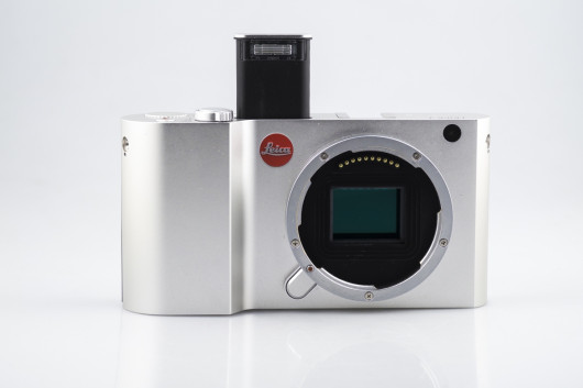 Leica T - wbudowana lampa błyskowa