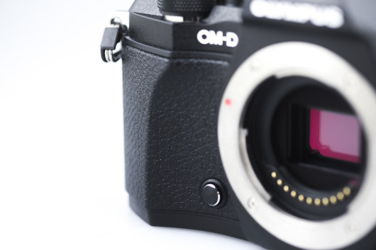 Olympusa OM-D E-M5 II - grip