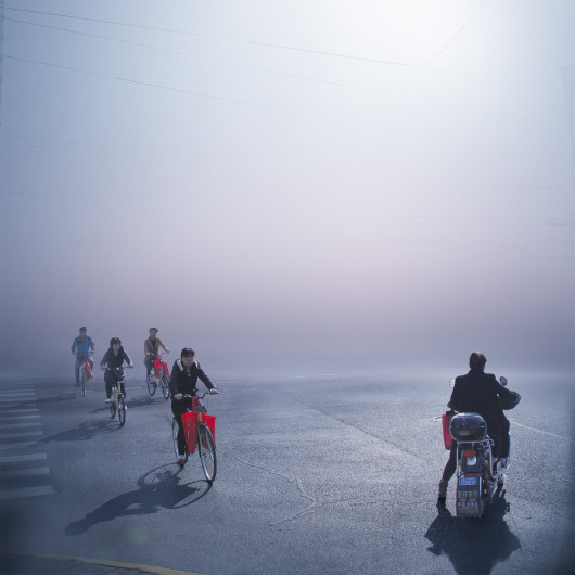 Alexis Goodwin, „bikes and red bags“ z cyklu „Shanghai Dreams“