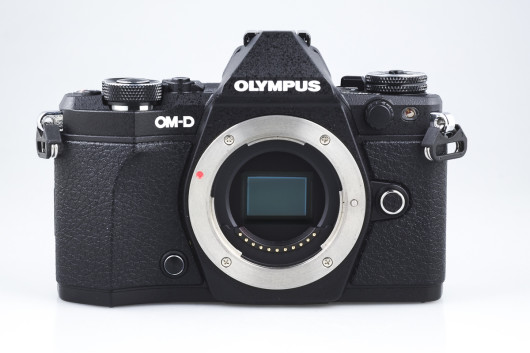 Olympus OM-D E-M5 II 