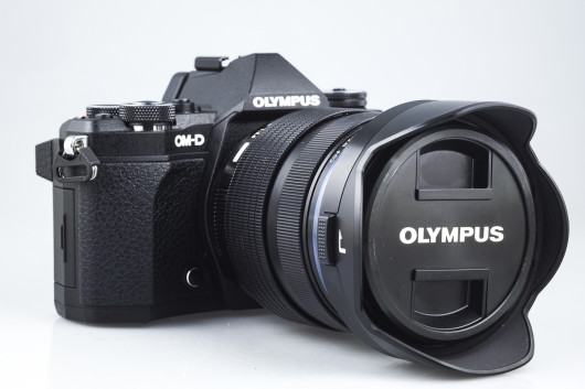 Olympus OM-D E-M5 II z obiektywem M. Zuiko Digital ED 12-40mm f/2.8 PRO