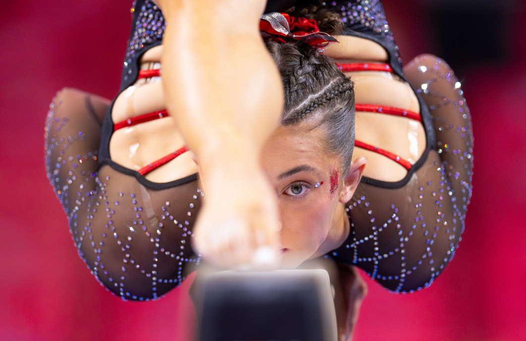 Fot. Ashley Ray, "Maddie Komoroski On Balance Beam", 3. miejsce w kat. Gymnastics / World Sports Photography Awards 2026