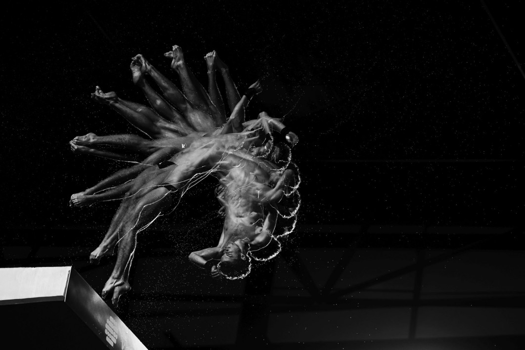 fot. Shinya Tanaka - Diving at Aspire Dome. Pierwsze miejsce w kategorii Pływanie i nurkowanie. World Sports Photography Awards 2024