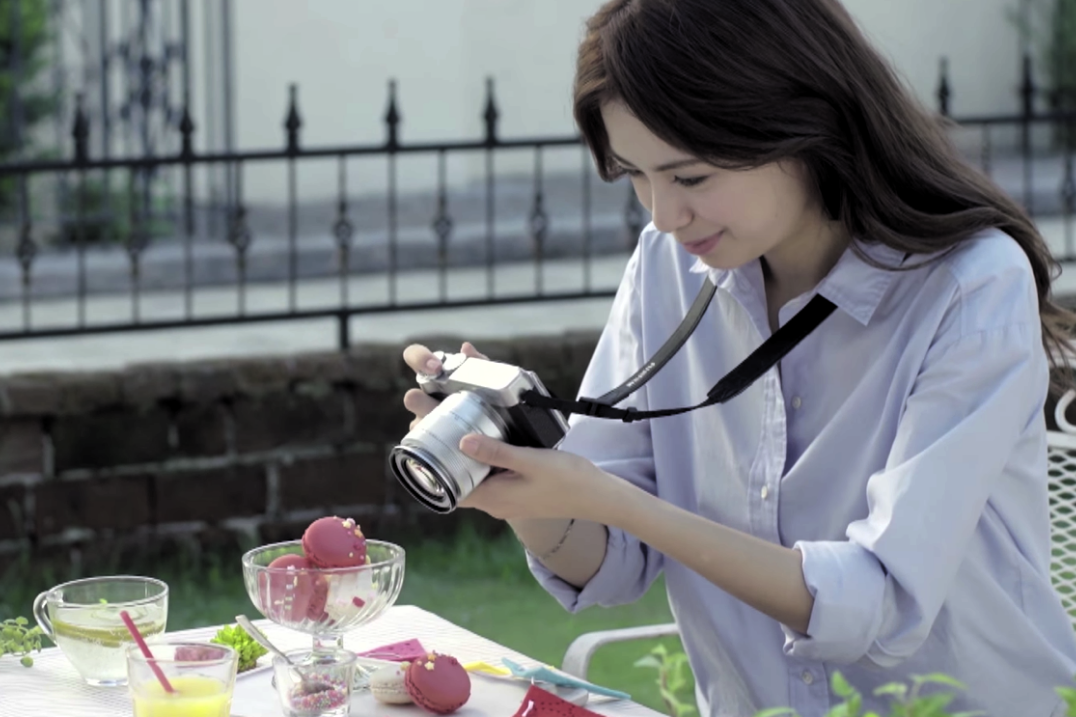 Fujifilm X-A10 - funkcjonalny maluch w stylu retro