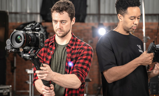  Zhiyun Crane 2S - niewielki gimbal, który udźwignie nawet profesjonalną lustrzankę