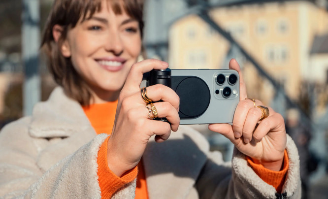 Leica Lux Grip - gdy nie możesz mieć Leiki, to zamień w nią iPhone’a