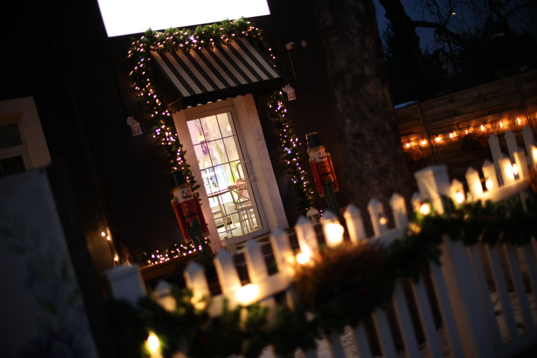 1/160 s, f/1.2, ISO 800, 45.0 mm