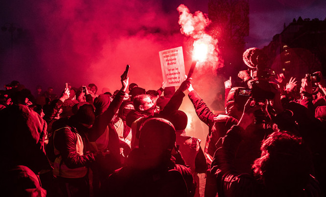  Amerykańska policja używa siły wobec prasy. W Minneapolis fotografka straciła oko