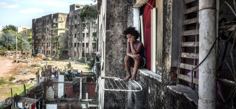 Przejmujący portret brazylijskich slumsów - Peter Bauza z wystawą “Copacabana Palace” w Łodzi