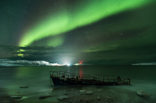fot. Michael Zavyalov, Aurora Borealis on the coast of the Barent's Sea / Insight Investment Astronomy Photographer of the Year 2018