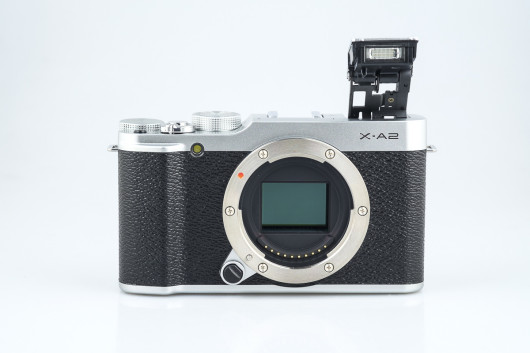 Fujifilm X-A2 - lampa błyskowa