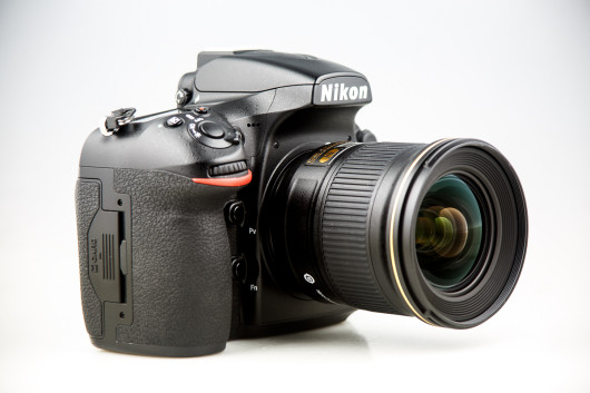 Nikon AF-S Nikkor 24 mm f/1.8G ED z aparatem Nikon D810