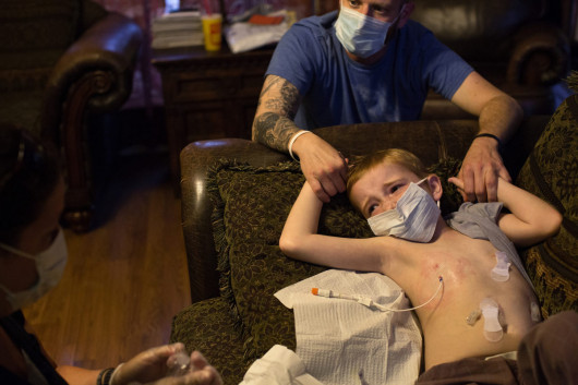 Lisa Krantz (San Antonio Express-News), I miejsce w kategorii Best Published Picture Story (Large Market) | Rowan Windham to chłopiec z Nowego Braunfels w Teksasie, który żył niezwykle barwnym życiem, mimo że urodził się z rzadką i nieuleczalną chorobą, zespołem Shwachmana-Diamenta. Jest to zaburzenie genetyczne obejmujące niewydolność szpiku kostnego i niewydolność trzustki. Chłopiec zmarł w 2017 roku.