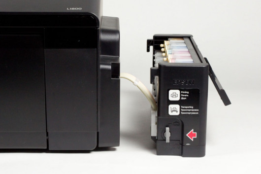 Epson L1800 - zdejmowalny pojemnik z sześcioma wymiennymi buteleczkami tuszu
