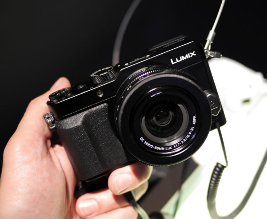 Lumix LX100 w ręku