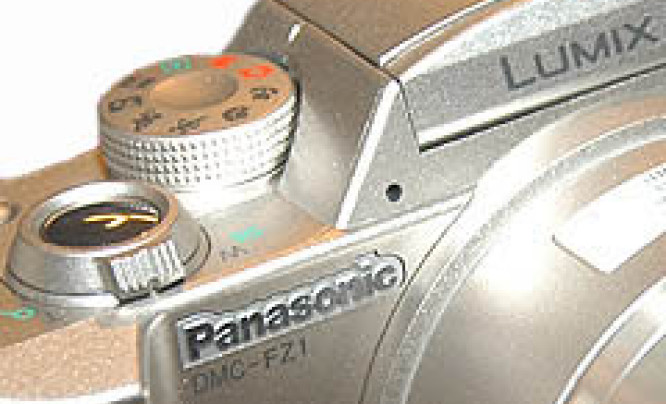  Panasonic Lumix DMC-FZ1