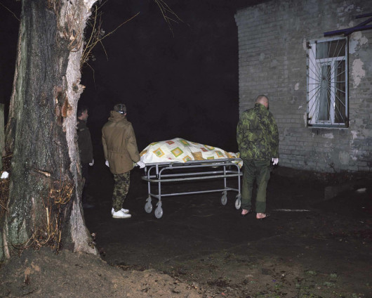 fot. Jan Jurczak, z projektu Life Goes On

Kostnica w Avdiivce, przedmieścia Doniecka, styczeń 2018