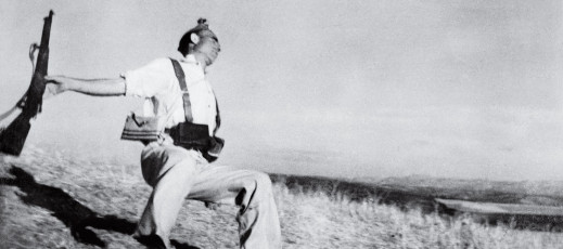„The Falling Soldier“ Roberta Capy - legendarne reportażowe ujęcie czy jedno z największych fotograficznych oszustw XX wieku?