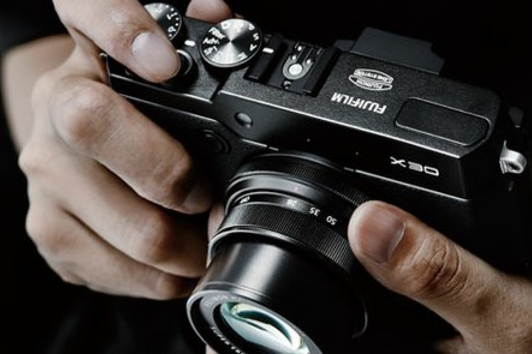 Fujifilm X30 - wizjer, bateria, ergonomia