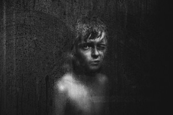 Najlepsze czarno-białe zdjęcia dzieci z konkursu B&amp;W Child 2018. Polacy wśród wyróżnionych