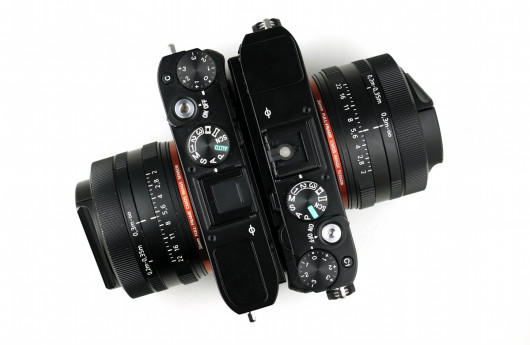 Po prawej RX1R II, po lewej RX1