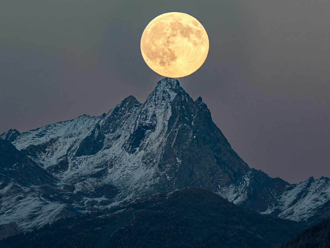 Fot. Jean-François Gely, "Watched by the Moon", nominacja w kat. our Moon / 