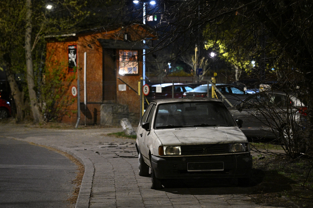 1/25 s, f/5, ISO 12800, 120.0 mm