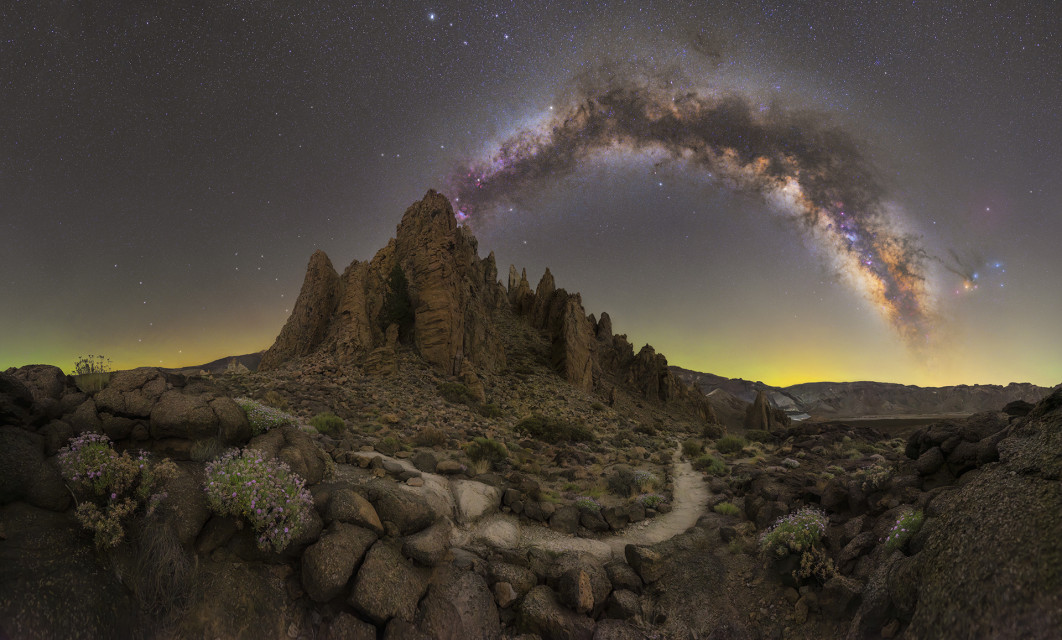 Fot. Matteo Strassera, "Path Towards the Stars", nominacja w kat. Skyscapes / 