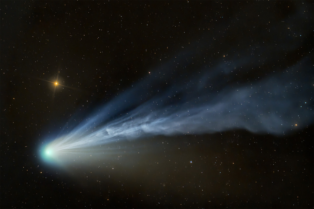 Fot. Dan Bartlett, "Comet 12P/Pons−Brooks Taking a Final Bow", 1. miejsce w kat. Planets, Comets &amp; Asteroids / ZWO Astronomy Photographer of the Year 2025