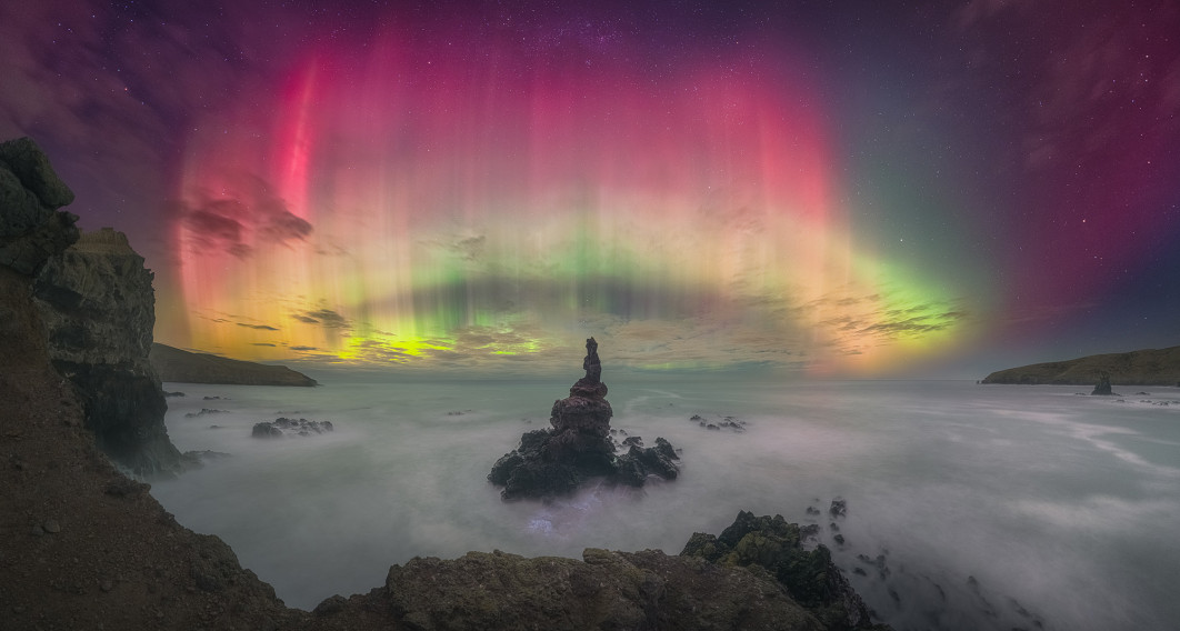 Fot. Kavan Chay, "Crown of Light", 1. miejsce w kat. Aurorae / ZWO Astronomy Photographer of the Year 2025