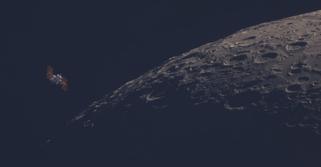 Fot. Tom Williams, "ISS Lunar Flyby", 1. miejsce w kat. People &amp; Space / ZWO Astronomy Photographer of the Year 2025