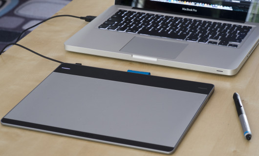 Intuos Pen & Touch podłączony do komputera przenośnego