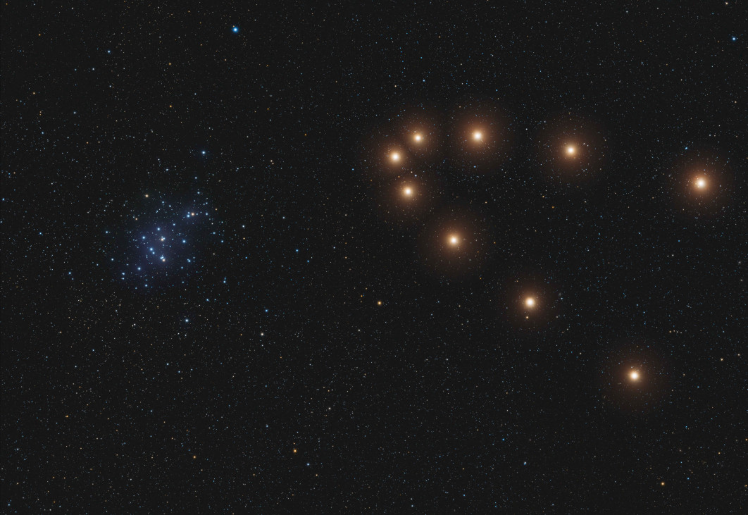 Fot. Andre Vilhena, "The War God Meets the Beehive", wyróżnienie w kat. Planets, Comets &amp; Asteroids / ZWO Astronomy Photographer of the Year 2025

Na obrazie nałożono fotografie Czerwonej Planety wykonywane co pięć dni, od 16 listopada do 26 grudnia.