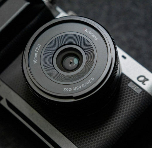 7Artisans AF 18 mm f/2 Lite - niezwykle kompaktowa, a jednocześnie solidna i niedroga stałka do aparatów APS-C