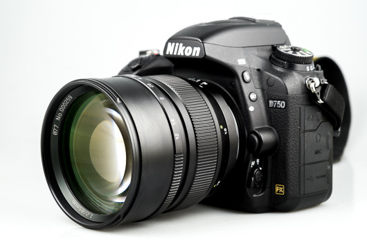 Mitakon Speedmaster 85 mm f/1.2 