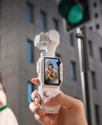 Insta360 Luna Pro - kamerka gimbalowa 8K z odłączanym ekranem OLED