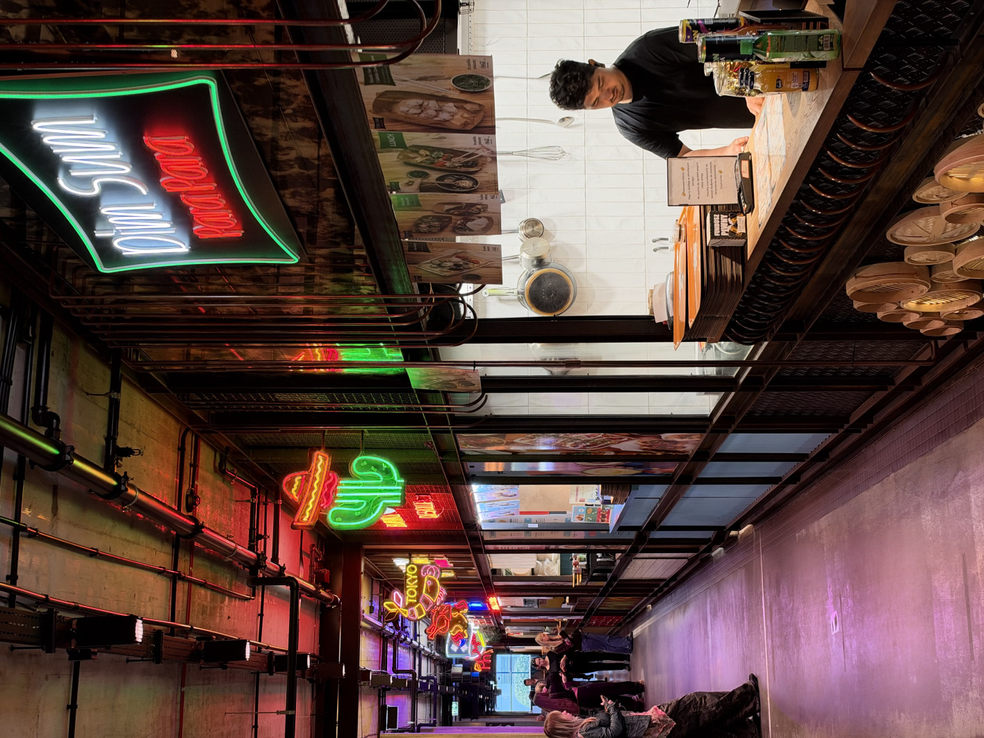 1/33 s, f/1.8, ISO 200, 6.9 mm