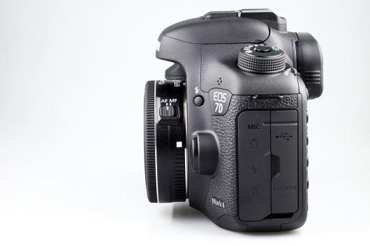 Canon 24mm f/2.8 EF-S STM z aparatem Canon EOS 7D Mark II